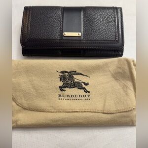 EUC Burberry wallet